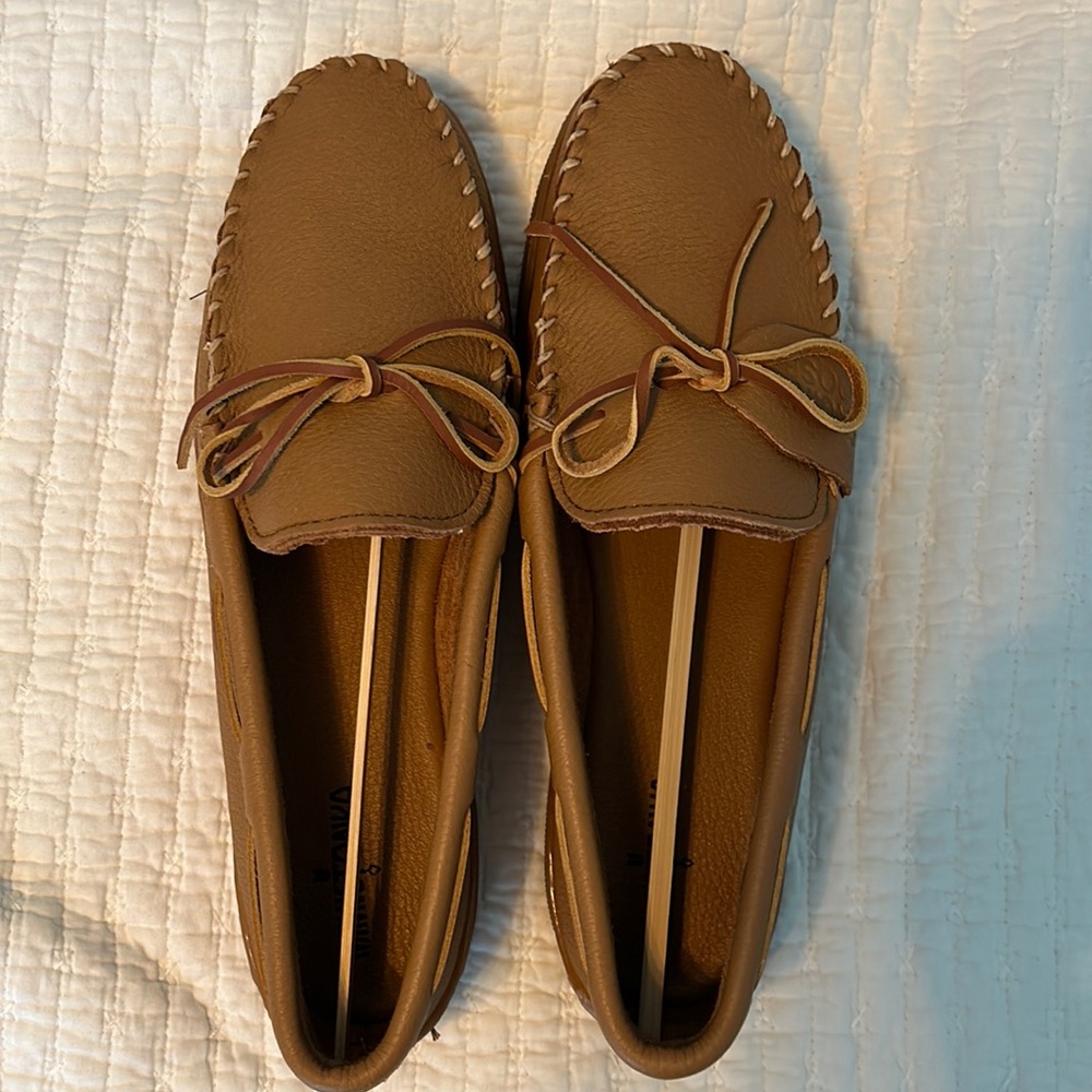 Men’s Minnetonka Moosehide Classic moccasins in Natural color.  Size 13.  New.